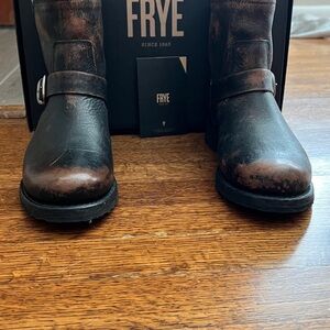 Frye Women's Veronica Booties Distressed Black